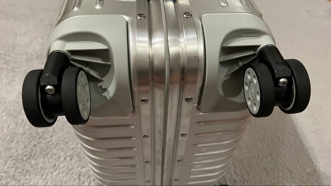 d*n様 【一点限り　極美品　50%引き】リモワ オリジナルキャビン 35L 4