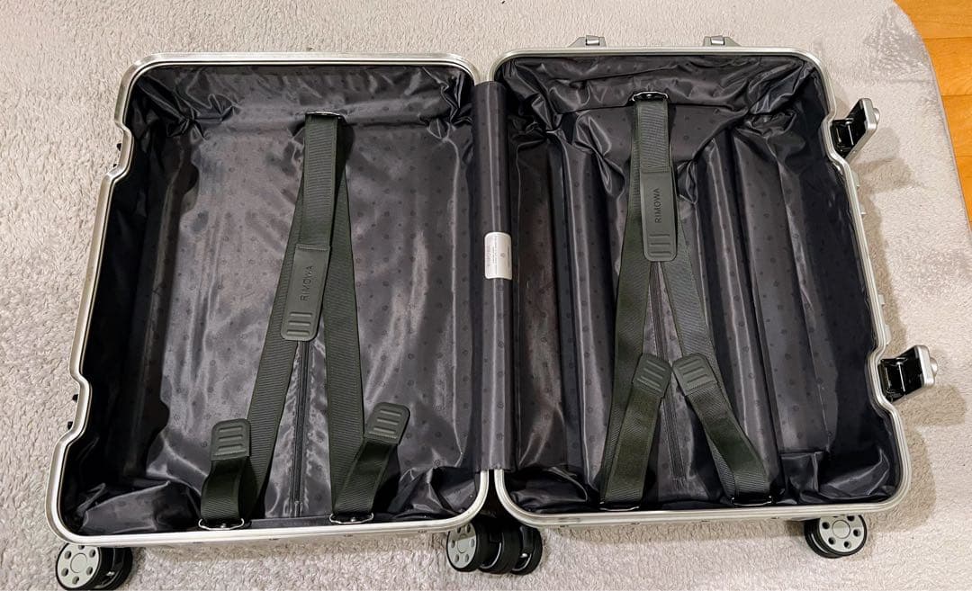 d*n様 【一点限り　極美品　50%引き】リモワ オリジナルキャビン 35L 4