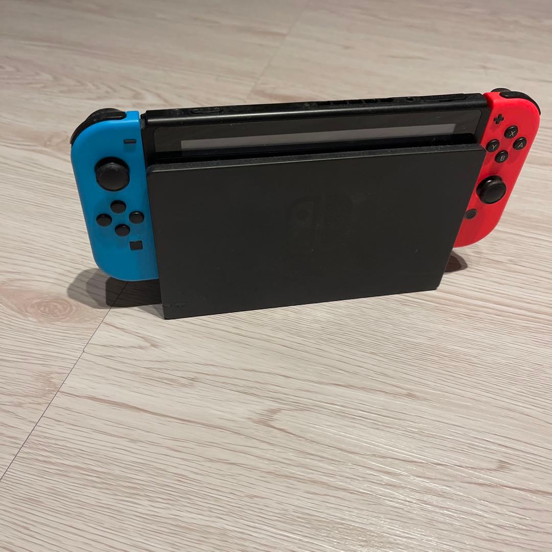 も*ず様 Nintendo Switch 本体 青と赤のジョイコン充電器テレビ接