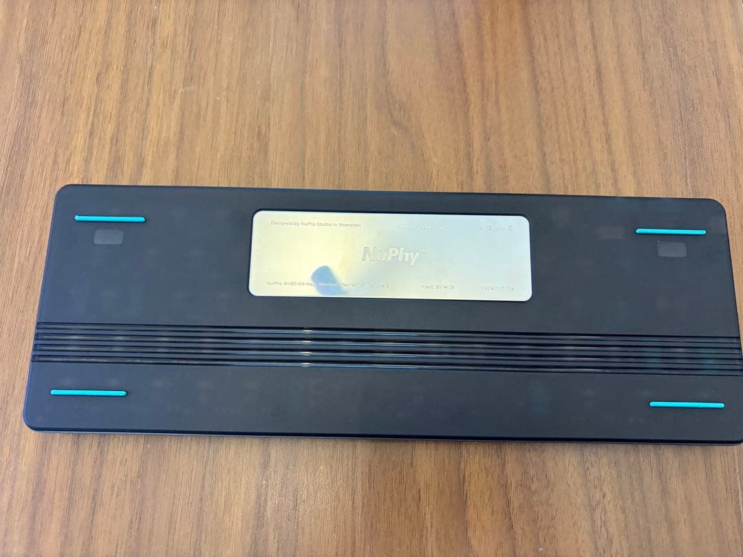 NuPhy AIR60キーボード 本体 とケース