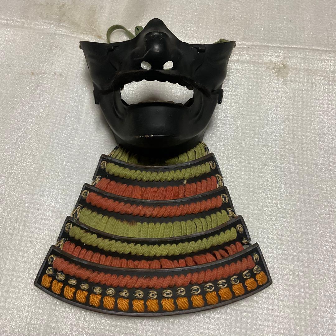 鎧兜の面頬／近代甲冑の代物。鉄製。【この部分のみとなります　美品】。