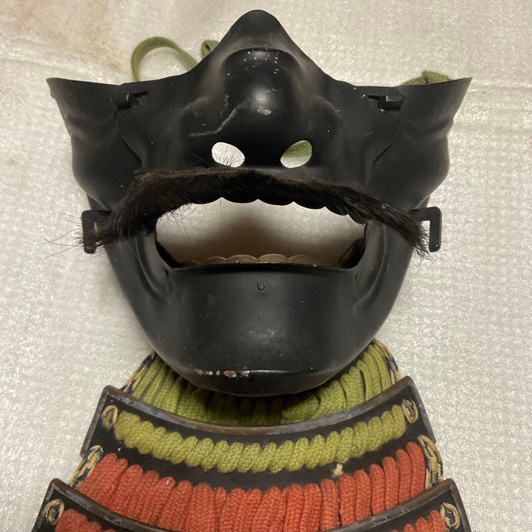 鎧兜の面頬／近代甲冑の代物。鉄製。【この部分のみとなります　美品】。