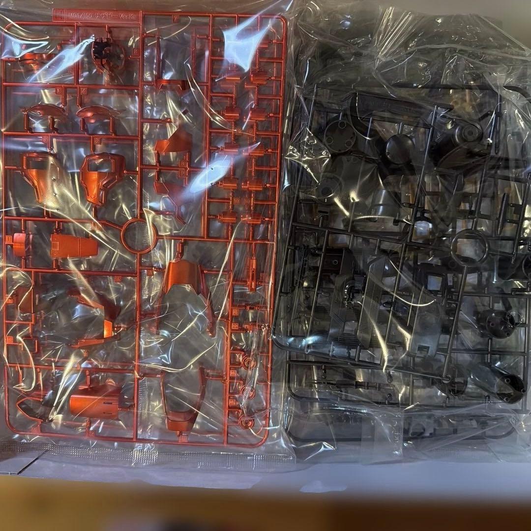 MG サザビー　スペシャルコーティング　ガンダムベース限定　未組み立て