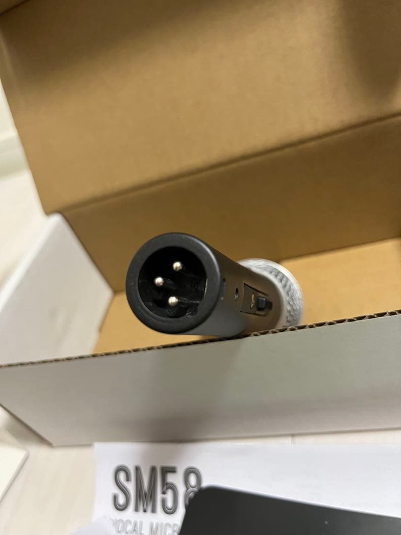 SHURE SM58 ダイナミックマイク スイッチ付き本体と付属品