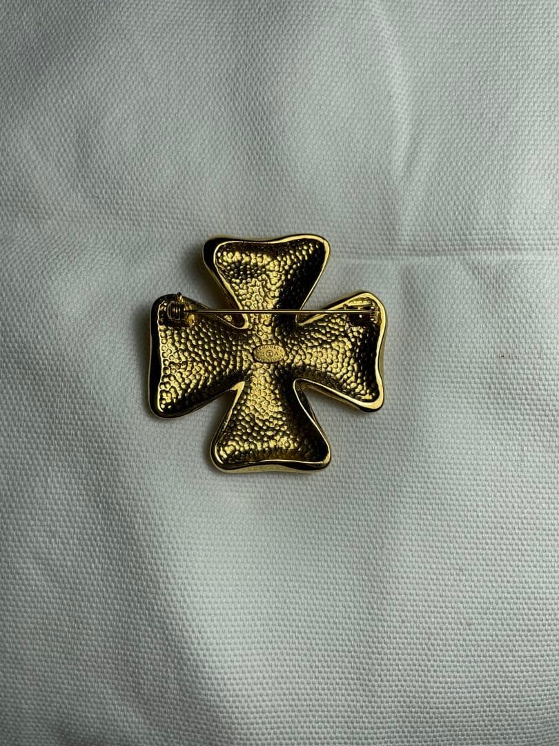シャネル金色のクロス型ブローチビンテージ