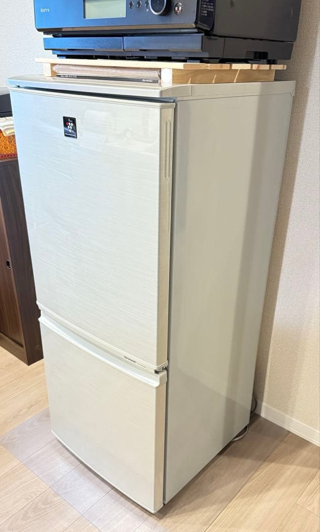 【たのメル便送料込み】SHARPプラズマクラスター搭載137L冷蔵庫2012年製