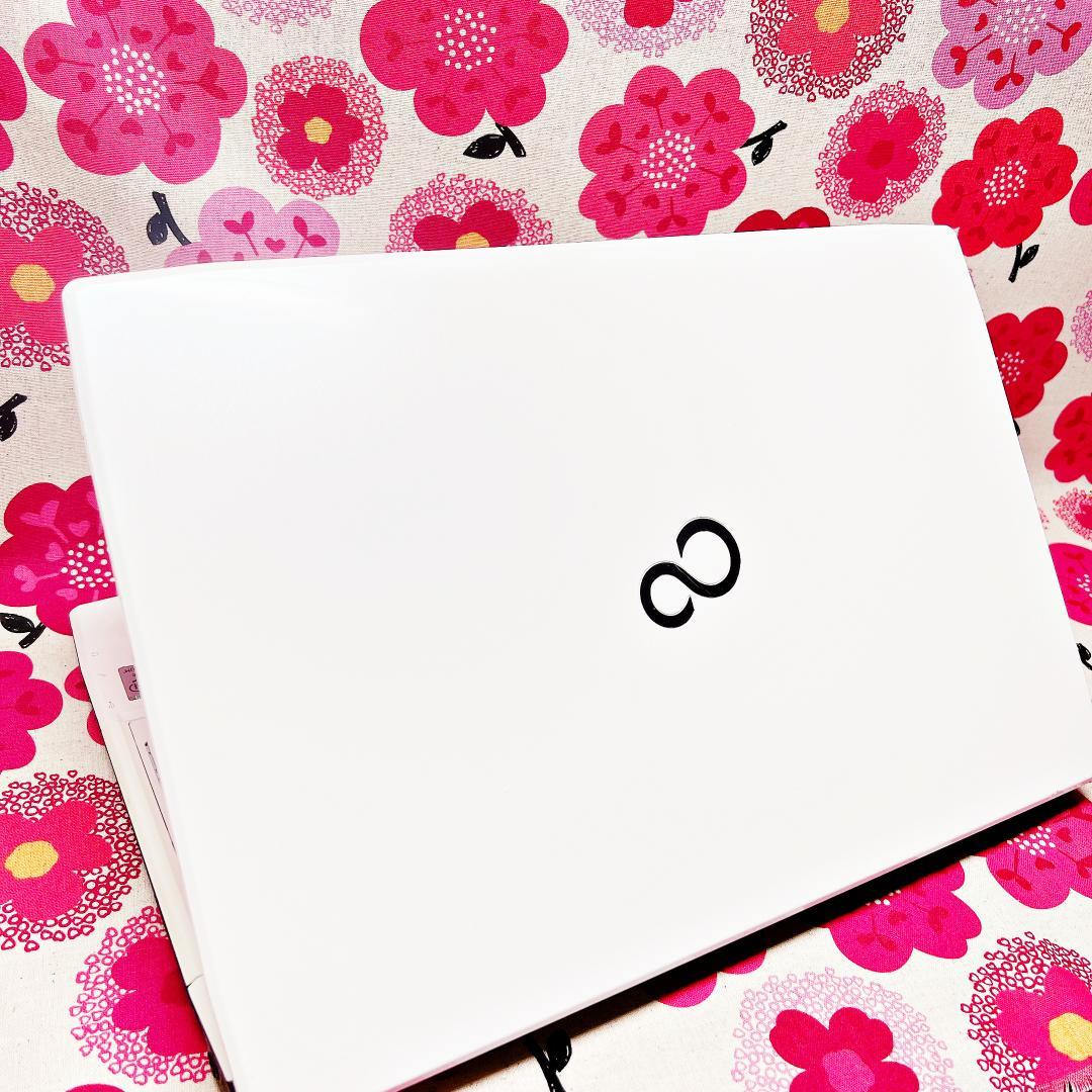 109.【メモリ8GB✨新品爆速SSD搭載❣️】カメラ付き✨ノートパソコン✨白