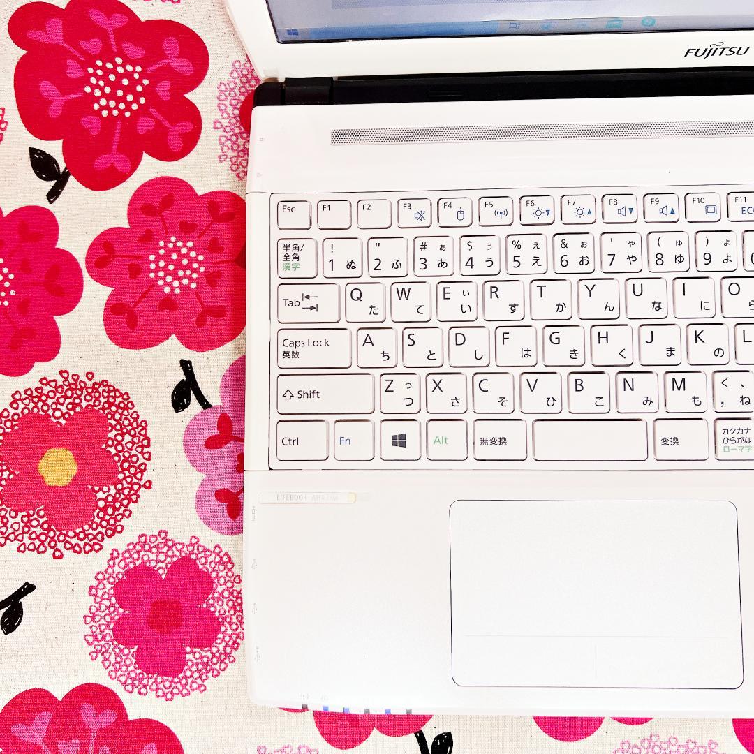 109.【メモリ8GB✨新品爆速SSD搭載❣️】カメラ付き✨ノートパソコン✨白