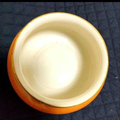 スージークーパー、グロリアラスターの蓋付きポット、約100年前の作製