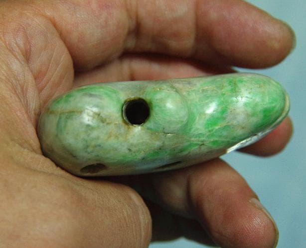 縄文期★伝世重宝縦横貫通多孔超大きな音が鳴る古色風化糸魚川硬玉翡翠製獣形勾玉石笛