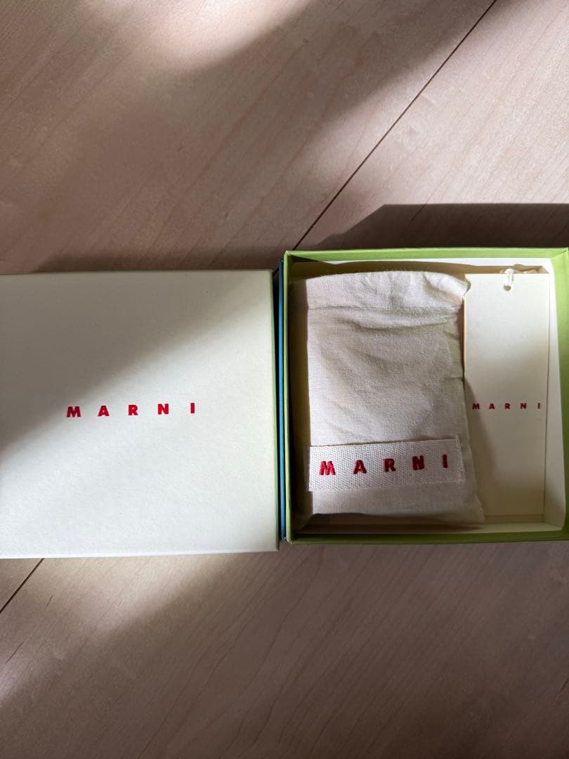 新品未使用⭐︎MARNI マルニ　二つ折り財布