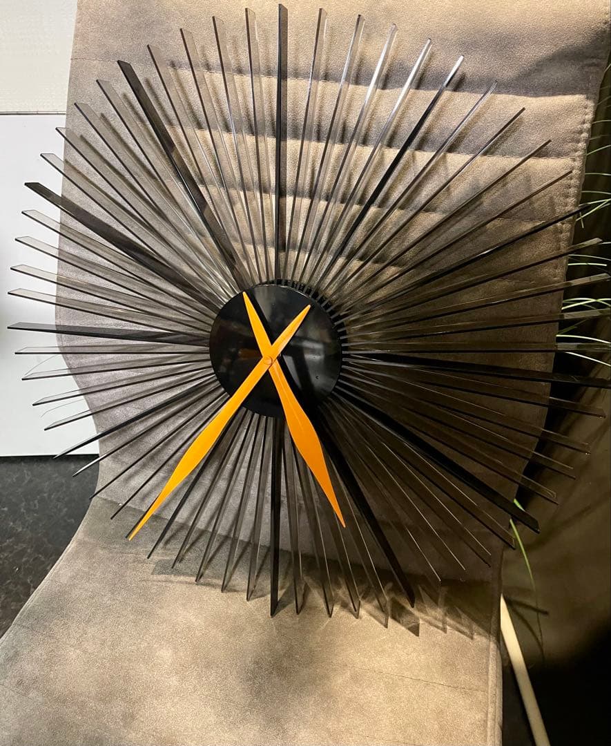 ミッドセンチュリー 放射状 壁掛け時計 オシャレなデザイン 詳細不明