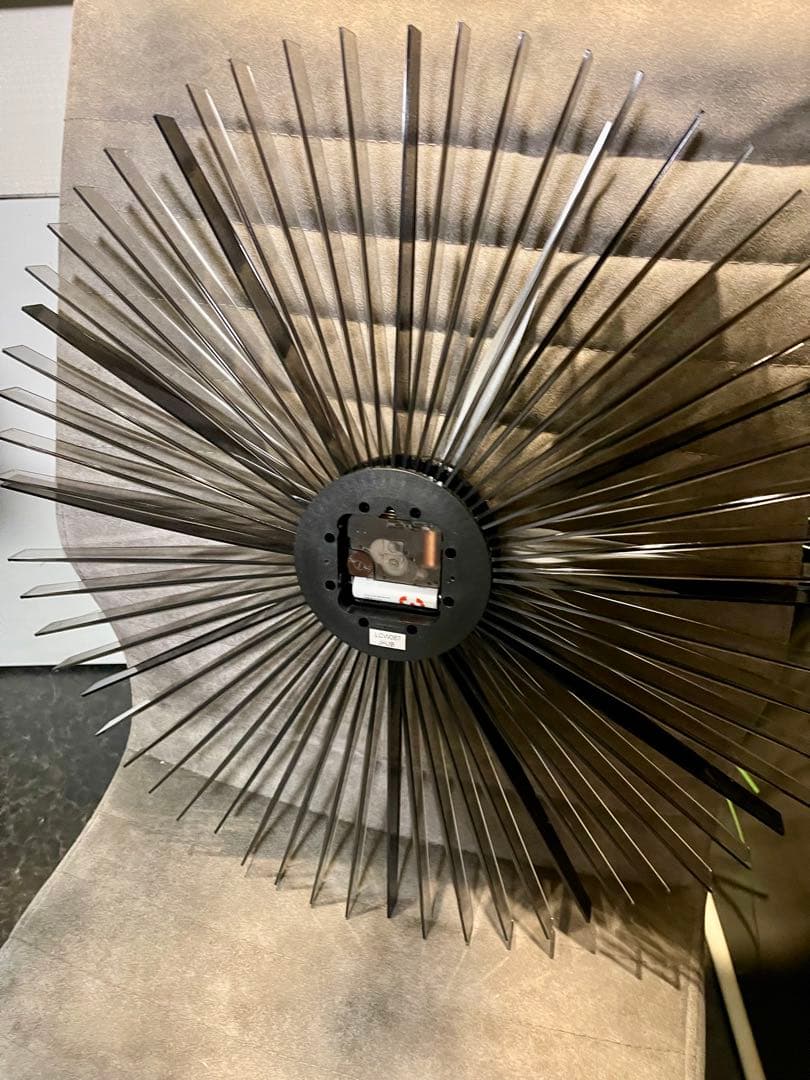 ミッドセンチュリー 放射状 壁掛け時計 オシャレなデザイン 詳細不明