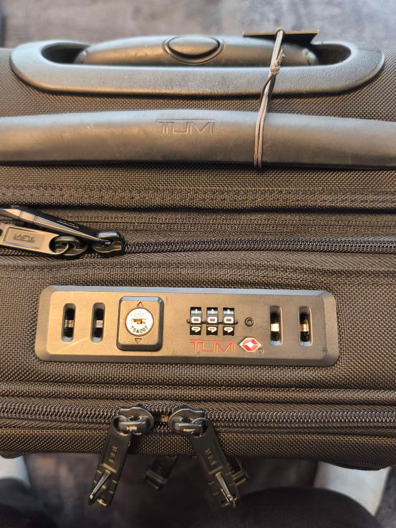 TUMI/ALPHA3/インターナショナル・エクスパンダブル2輪35㍑機内持込