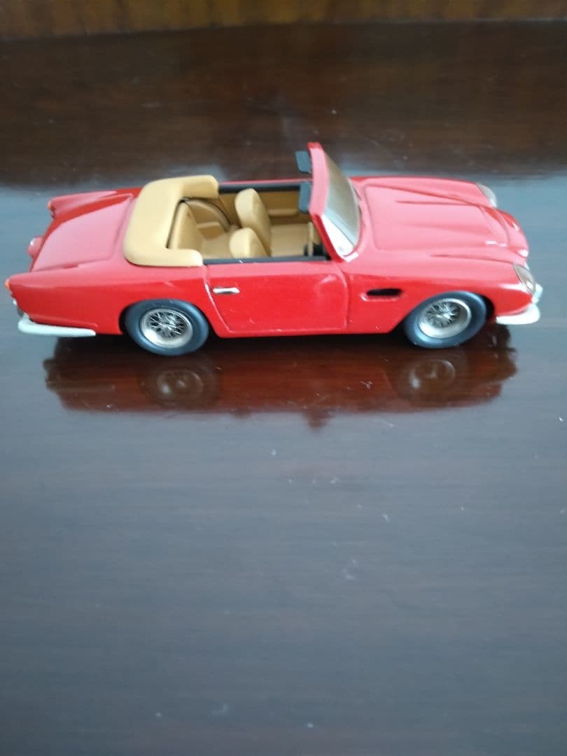 アストンマーチン　DB5