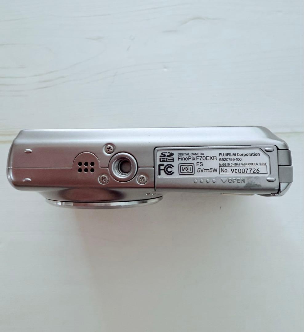 富士フィル　FUJIFILM FINEPIX F70 EXR