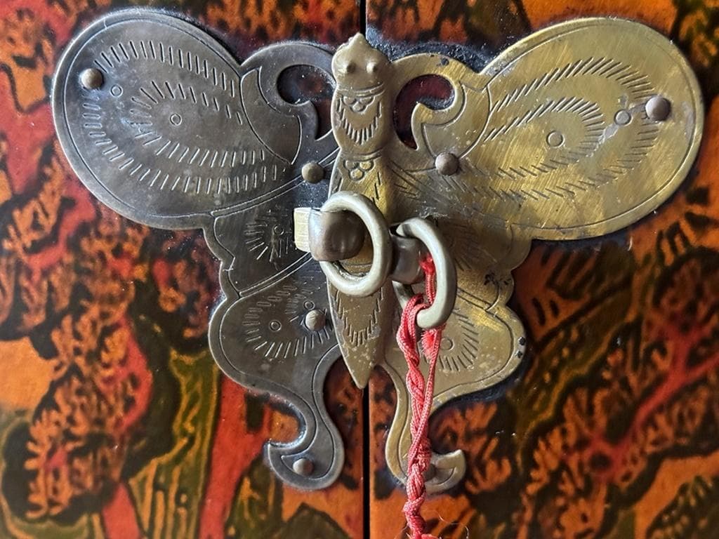 ☆売約済みです☆　李朝家具　中国家具　漆　古道具 　隠し扉　収納　引き出し