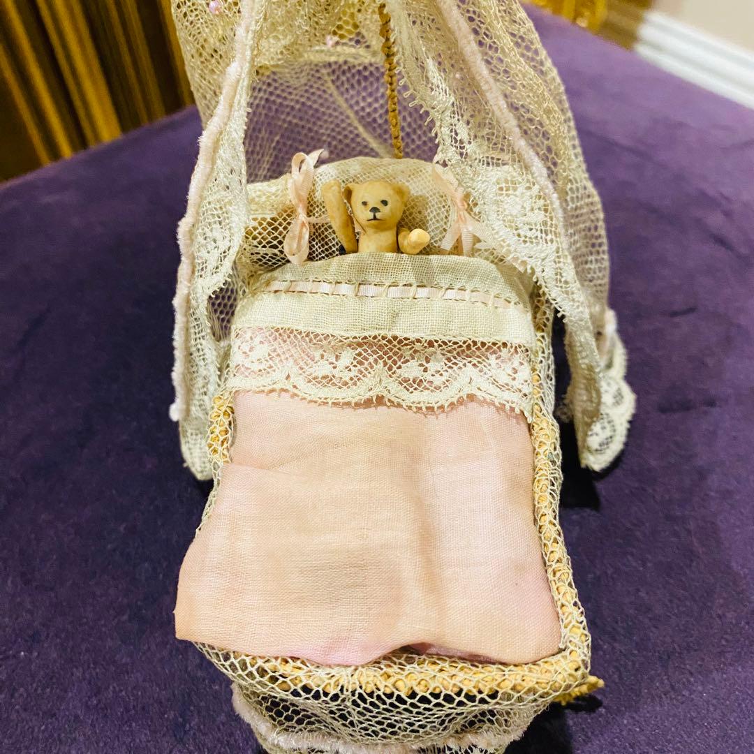 フランスアンティークの小さなベビーベッド