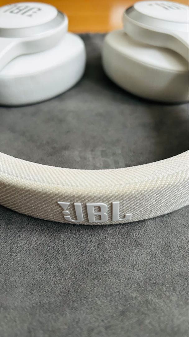 使用１ヶ月間！ JBL live 770 nc ワイヤレスヘッドホン ホワイト