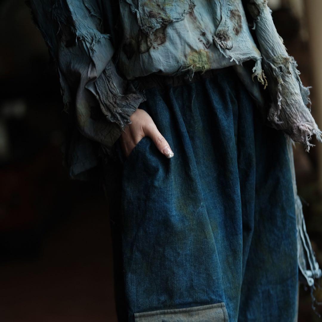 藍染デニムサルエルパンツ 大きなポケット付き