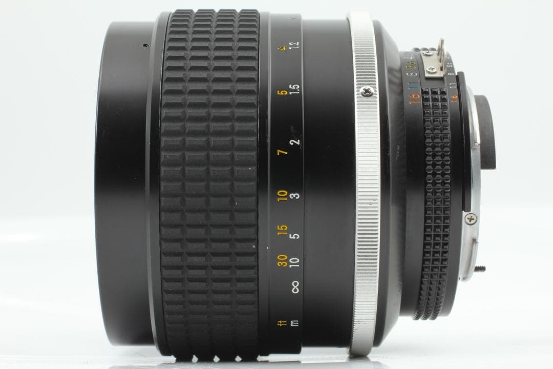 Nikon Ai-s Nikkor 85mm f/1.4 レンズ
