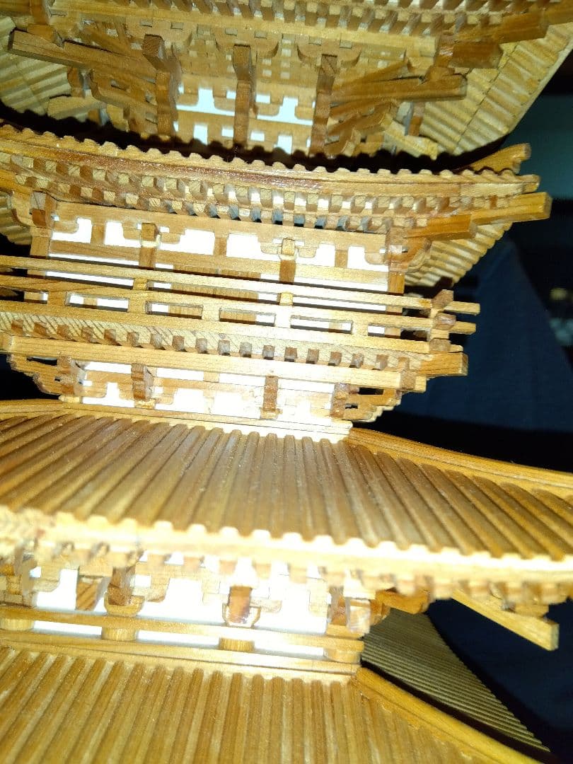 木製 薬師寺東塔模型 専用ケース付き 完成品