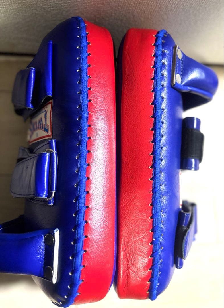 TWINS キックミット 青/赤 M