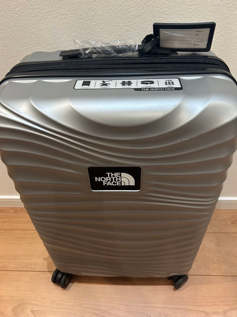 海外限定 ノースフェイス キャリーバッグ 24インチ シルバー スーツケース
