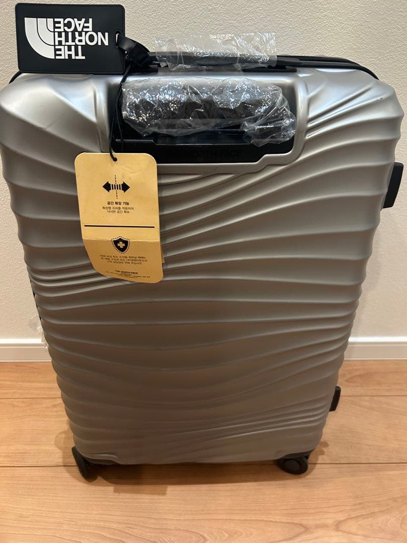 海外限定 ノースフェイス キャリーバッグ 24インチ シルバー スーツケース