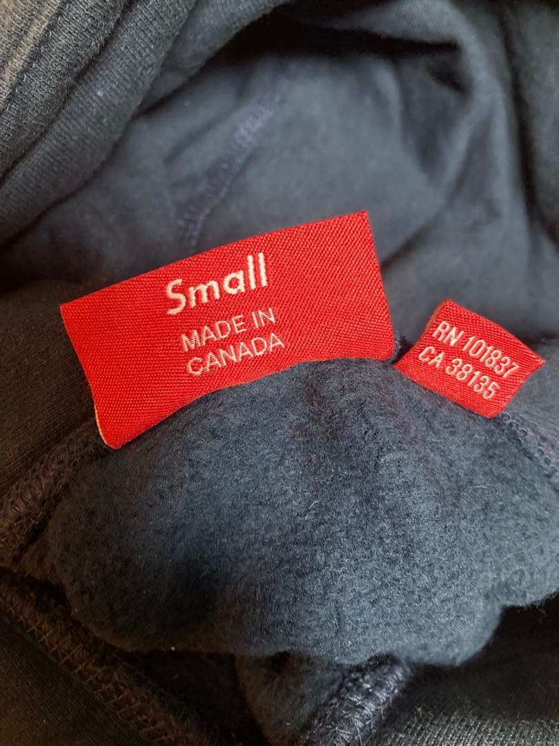 supreme レザーワッペンロゴ　パーカー　シュプリーム