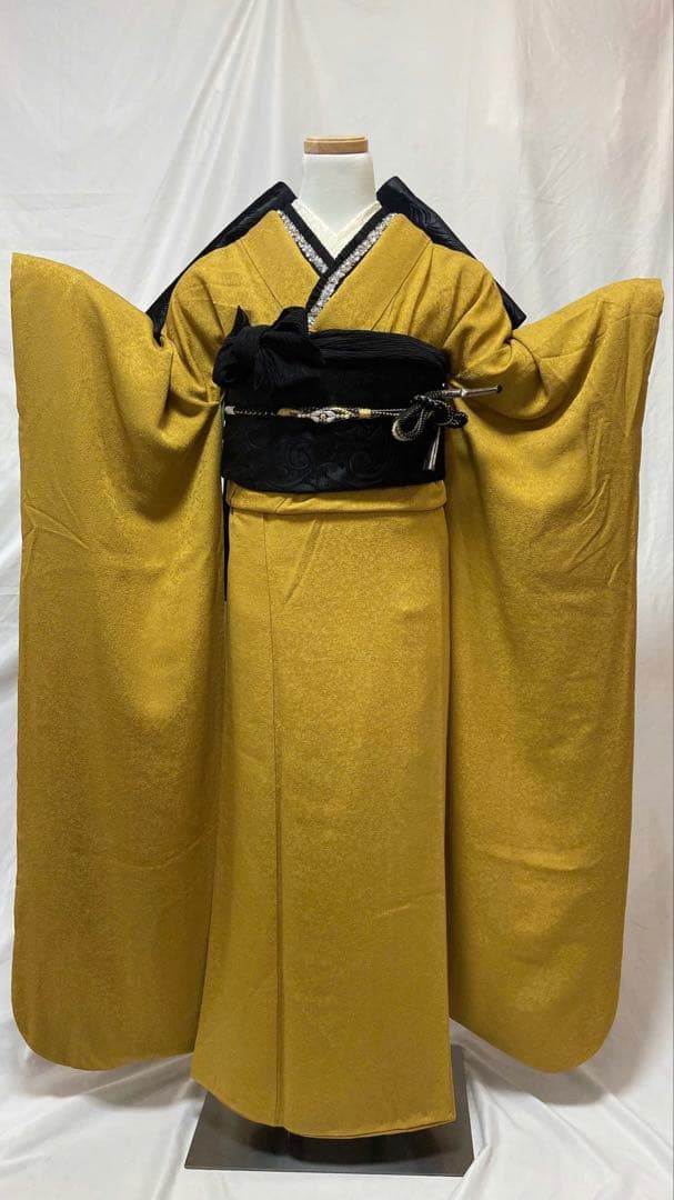 keーko　黒コーデver 金色振袖 黒色の帯付き