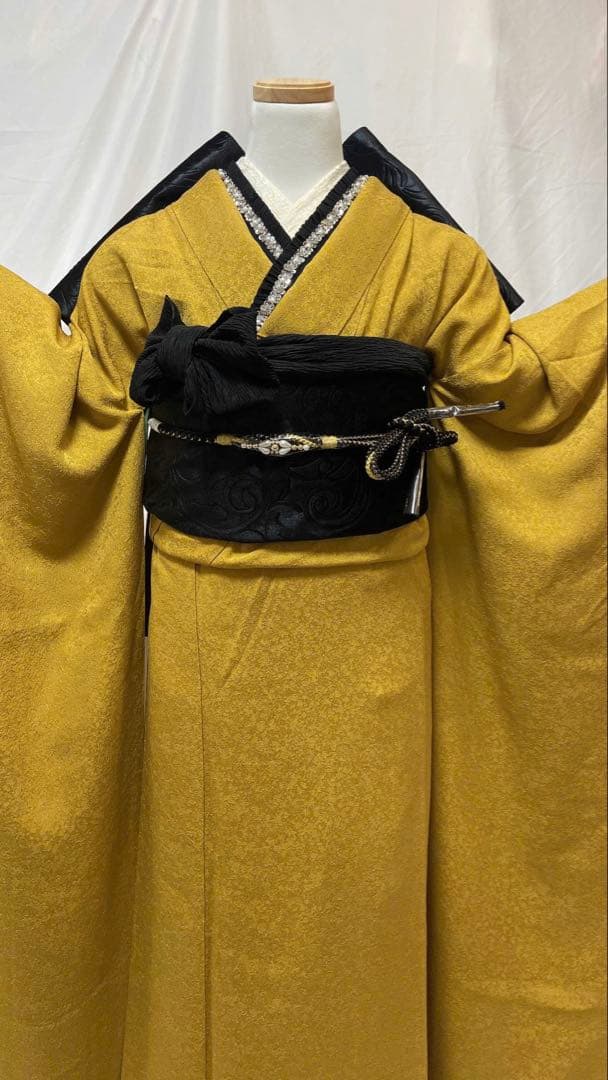 keーko　黒コーデver 金色振袖 黒色の帯付き