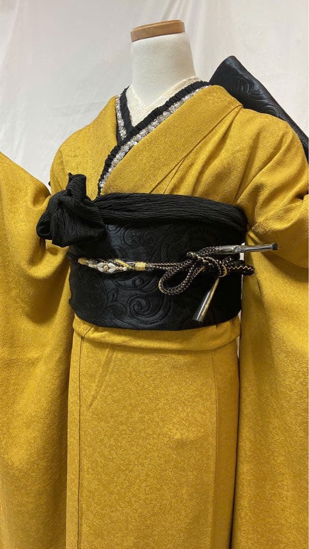 keーko　黒コーデver 金色振袖 黒色の帯付き