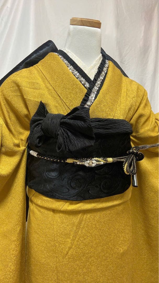 keーko　黒コーデver 金色振袖 黒色の帯付き