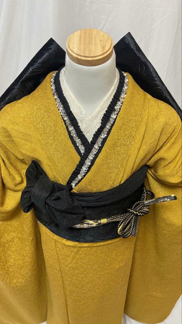 keーko　黒コーデver 金色振袖 黒色の帯付き