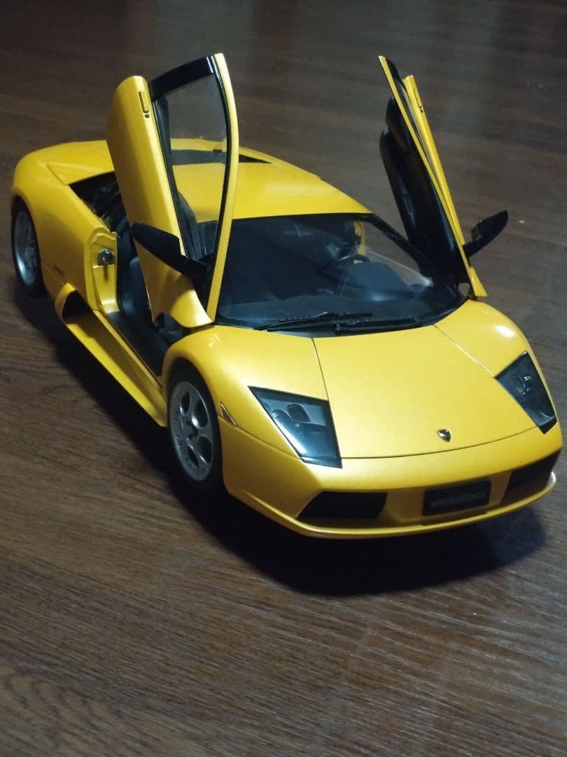 ムルシエラゴ　メタリックイエロー　1/12　Autoart