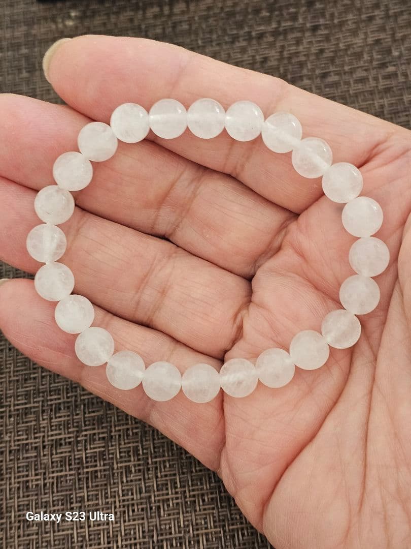 乙女鉱山産乙女水晶８mm２４玉ブレスレット