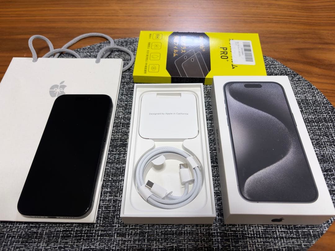 香港版Apple iPhone 15 Pro 美品256GB ブラックチタニウム