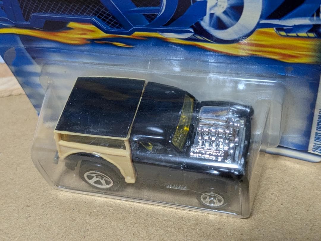 Hot Wheels 2001 Morris Wagon ミニカー