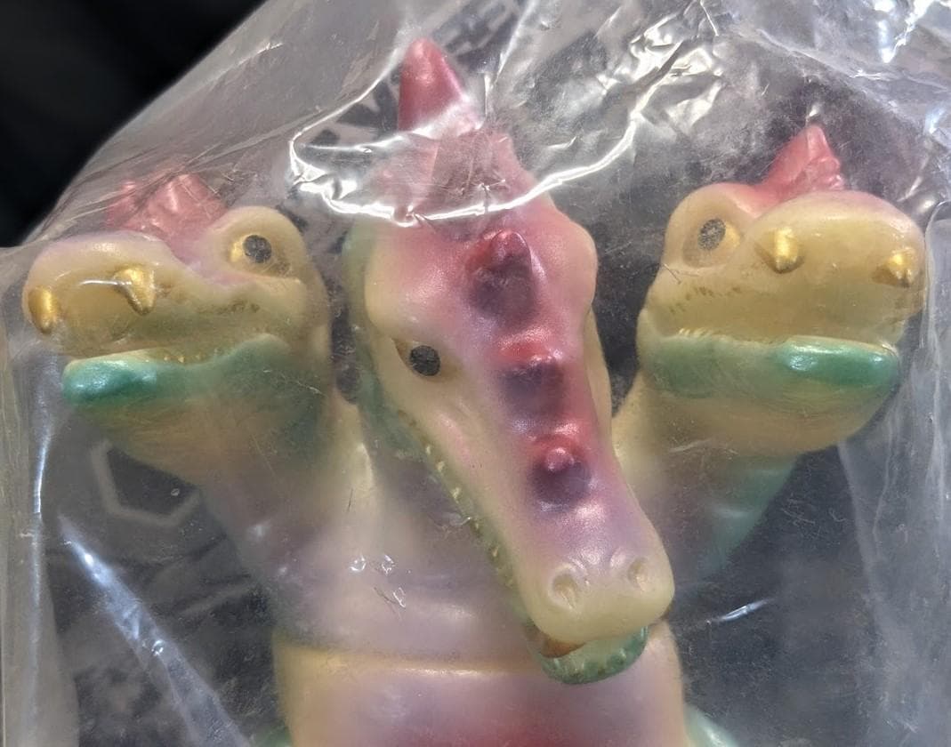 三つ首竜「スペクトルマン」登場怪獣（マスダヤ復刻）蓄光版ソフビフィギュア未開封