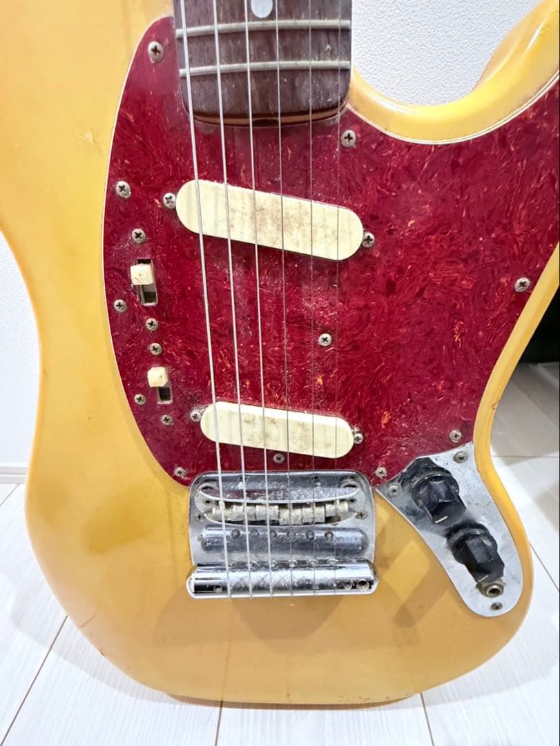ギター　fender MUSTANG