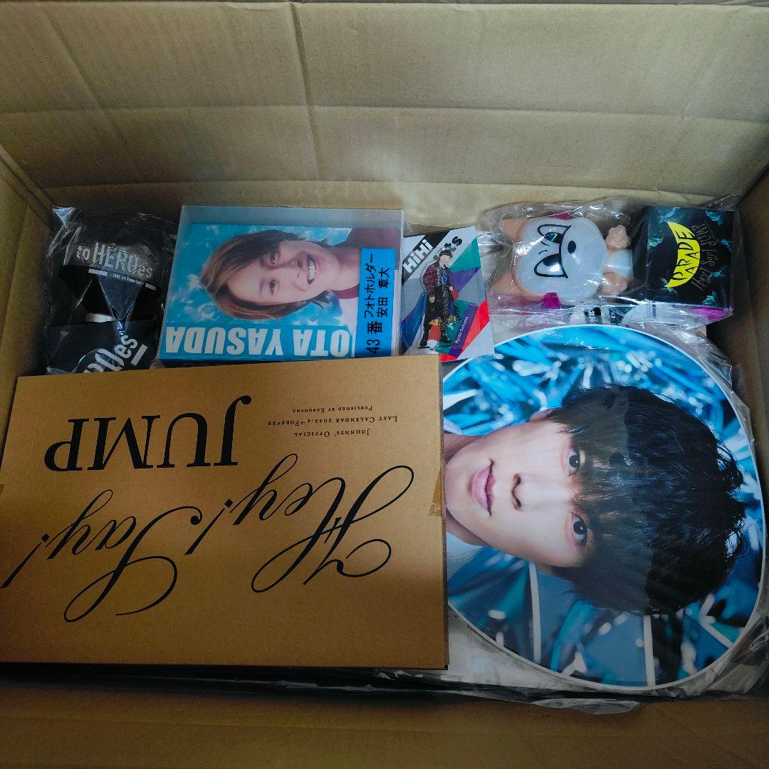 Y*）様 Man、SixTONES等 グッズまとめセット　中古品、未開封