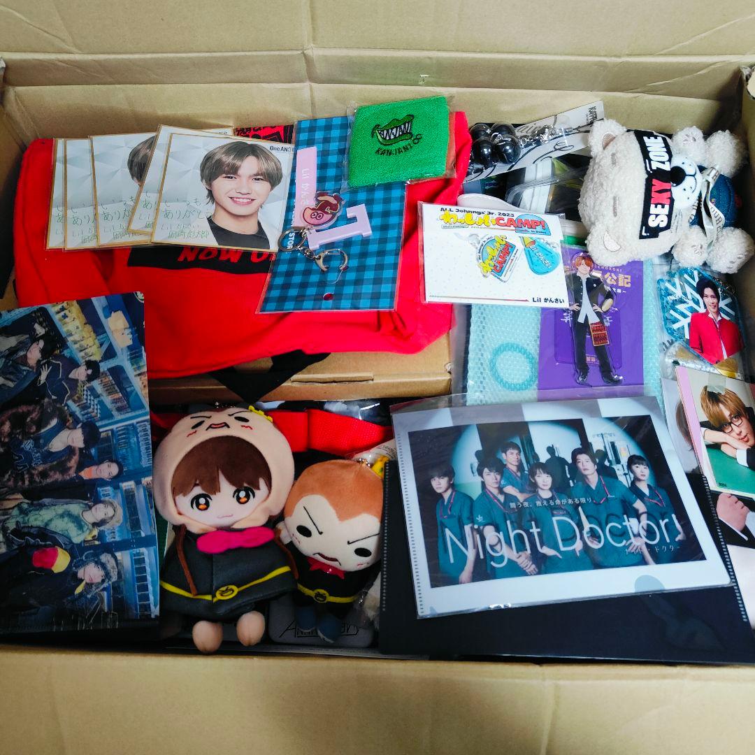 Y*）様 Man、SixTONES等 グッズまとめセット　中古品、未開封