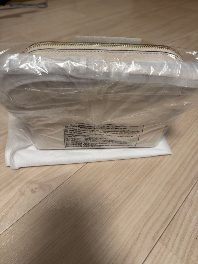 ホワイト ショルダーバッグ 中型 タグ付き