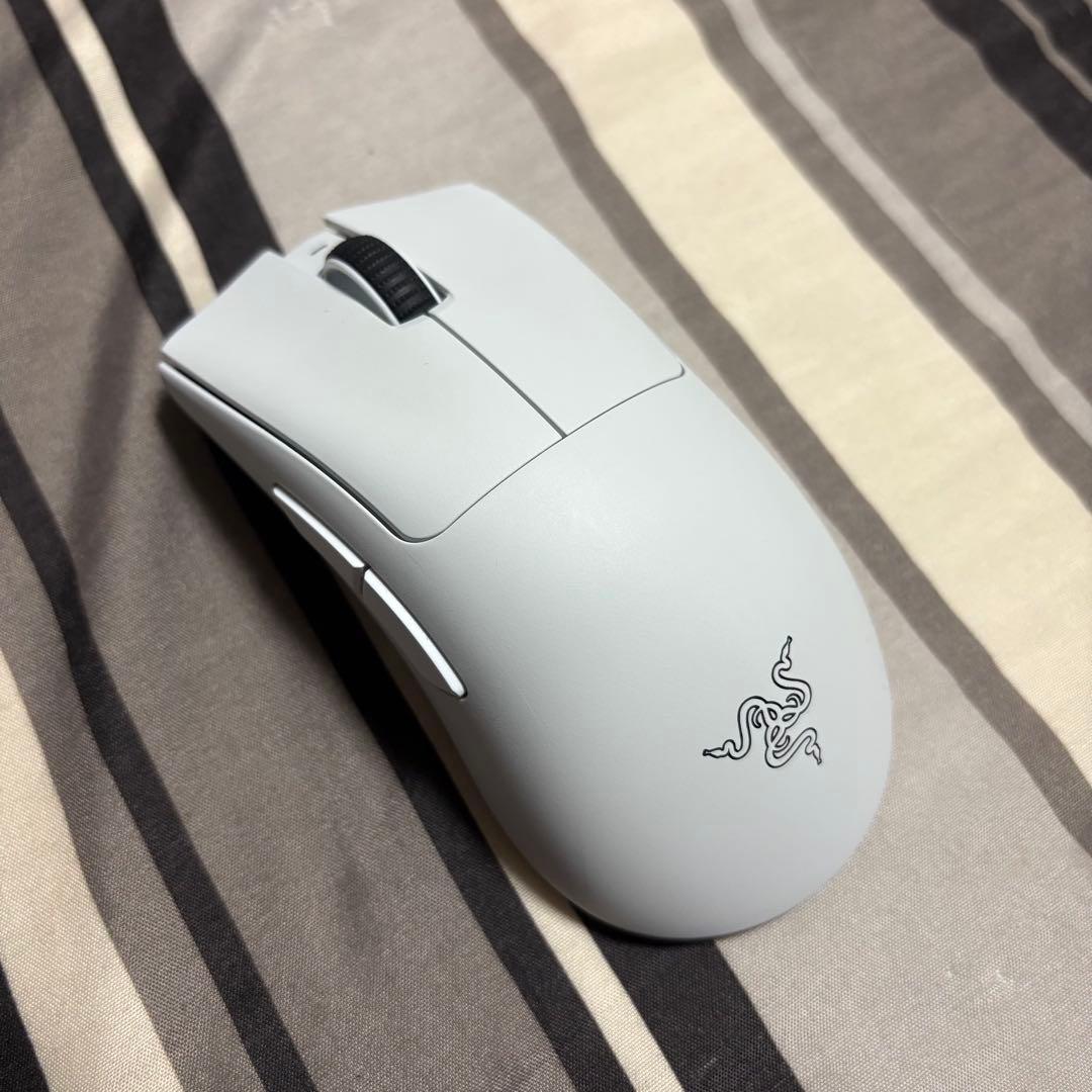 Razer DeathAdder V3 Pro White Edition 本体