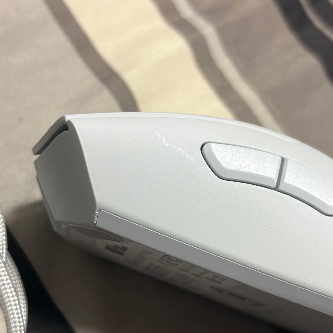 Razer DeathAdder V3 Pro White Edition 本体