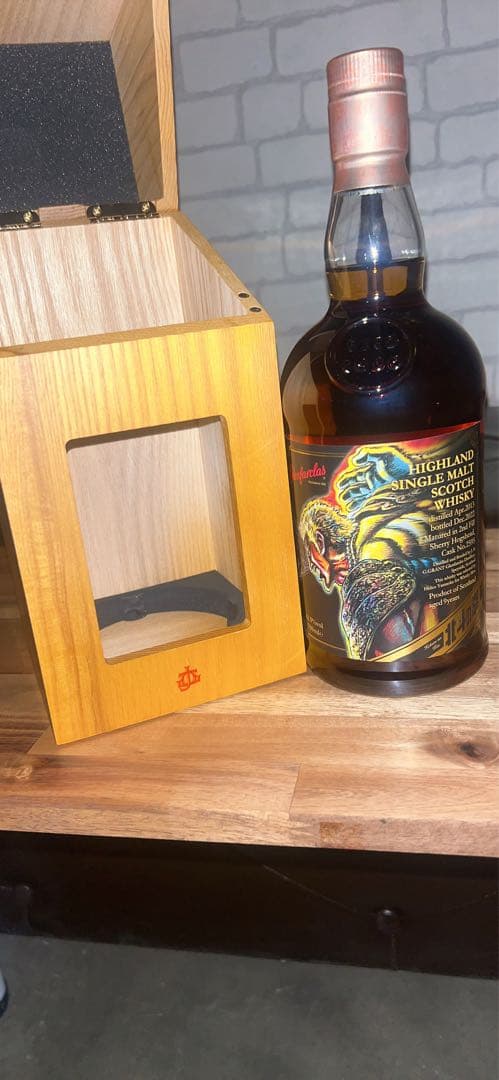 ど〰️んと値下げ‼️ 『北斗の拳』ラ王‼️ウイスキー❣️