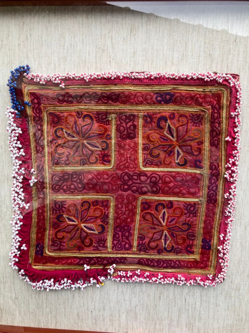 アフガニスタン　手仕事　民藝　装飾的な刺繍　ビーズ　アートフレーム