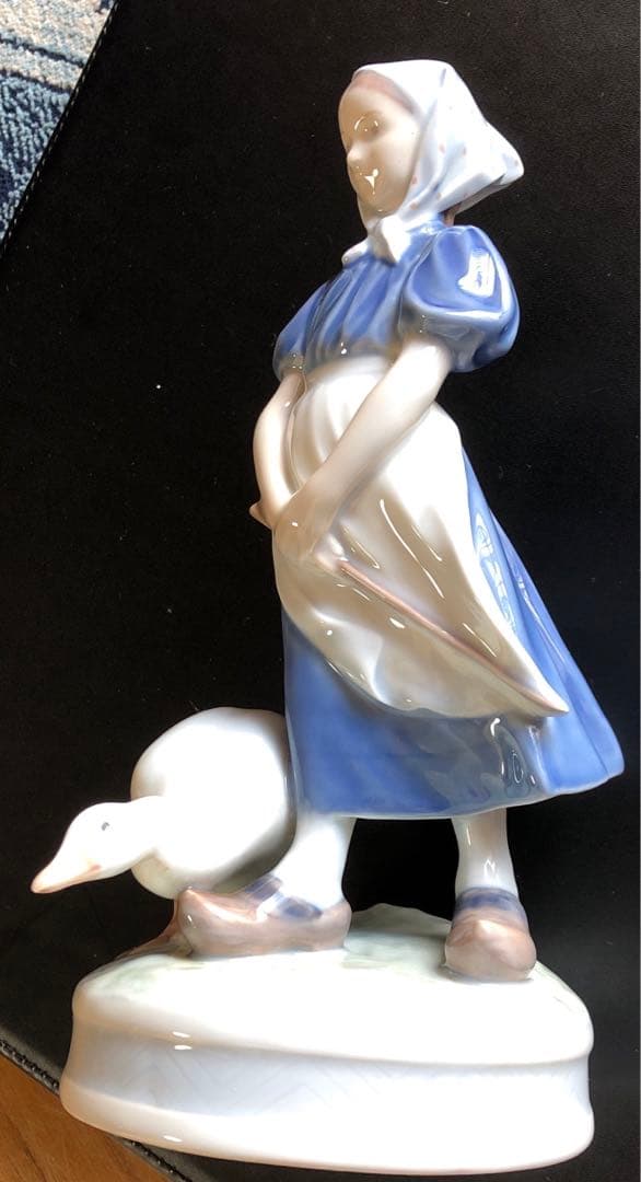 ロイヤルコペンハーゲン　＃527ガチョウと少女　＃1518はう赤ちゃんの2体‼️