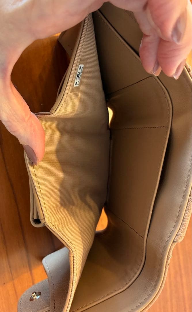 CHANEL マトラッセ　キャビアスキン　三つ折り財布　ベージュ